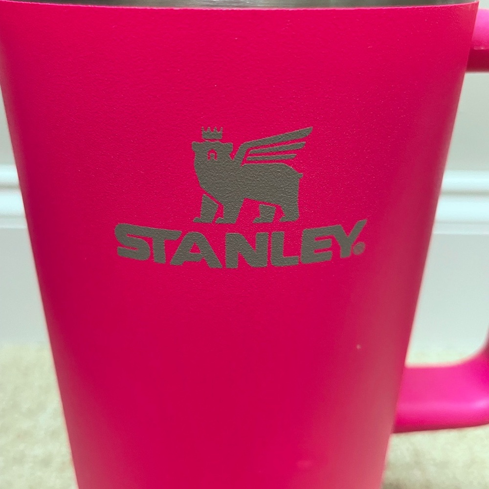 Stanley Cup 40 oz Hot Pink Travel - Picture 7 of 10
